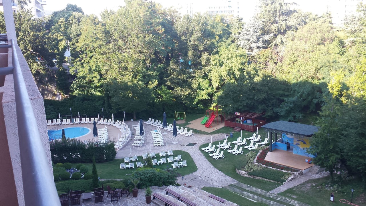 Ausblick zum Pool Odessos Park Hotel