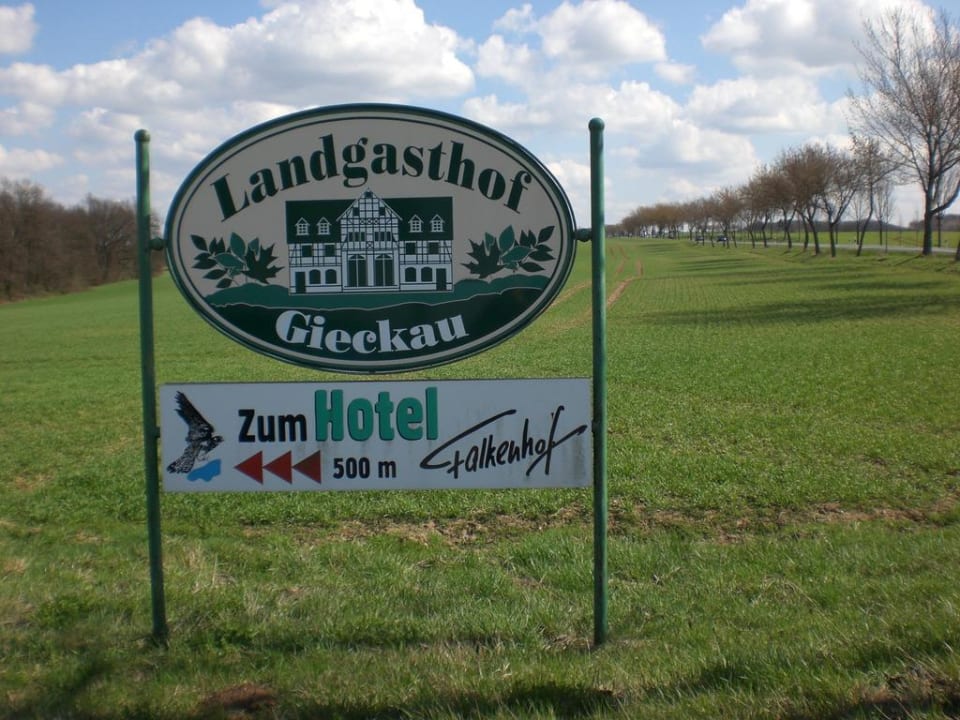 Einladendes Hotelschild Vanilla Hof