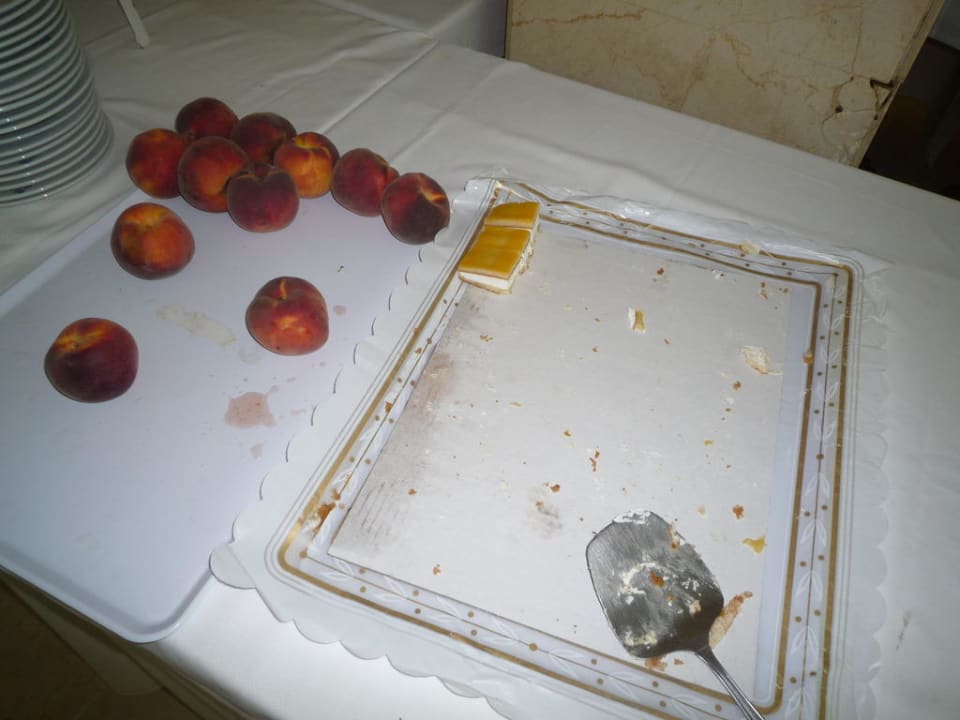 Kuchenbüffet - 08:14 Uhr Bei Juan Playa Blanca