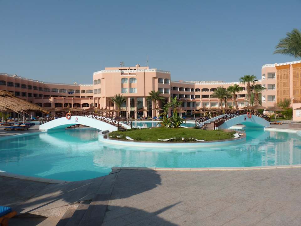 Главный корпус Beach Albatros Resort