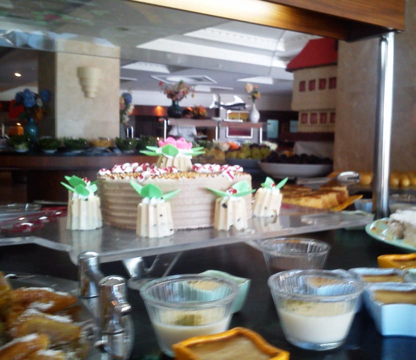 Leider gab es am gesamten Büffet nur kleine Teller Saphir Resort & Spa