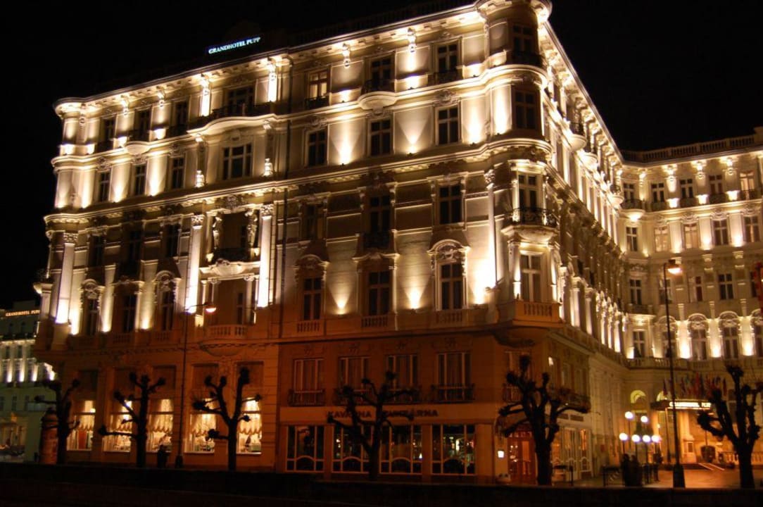 Nachtbild Grandhotel Pupp