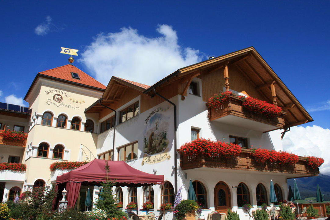 Von der Straße aus gesehen Bärenhotel