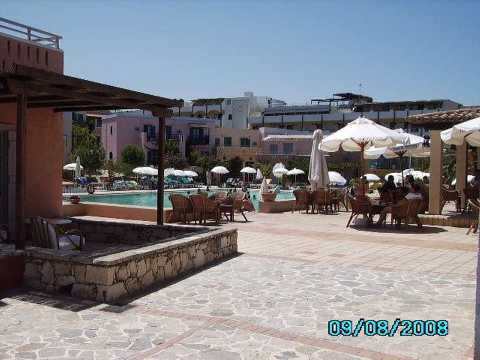 Cour intérieure près du romantic bar Silva Beach Hotel