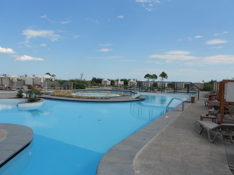 Pool Wave Resort