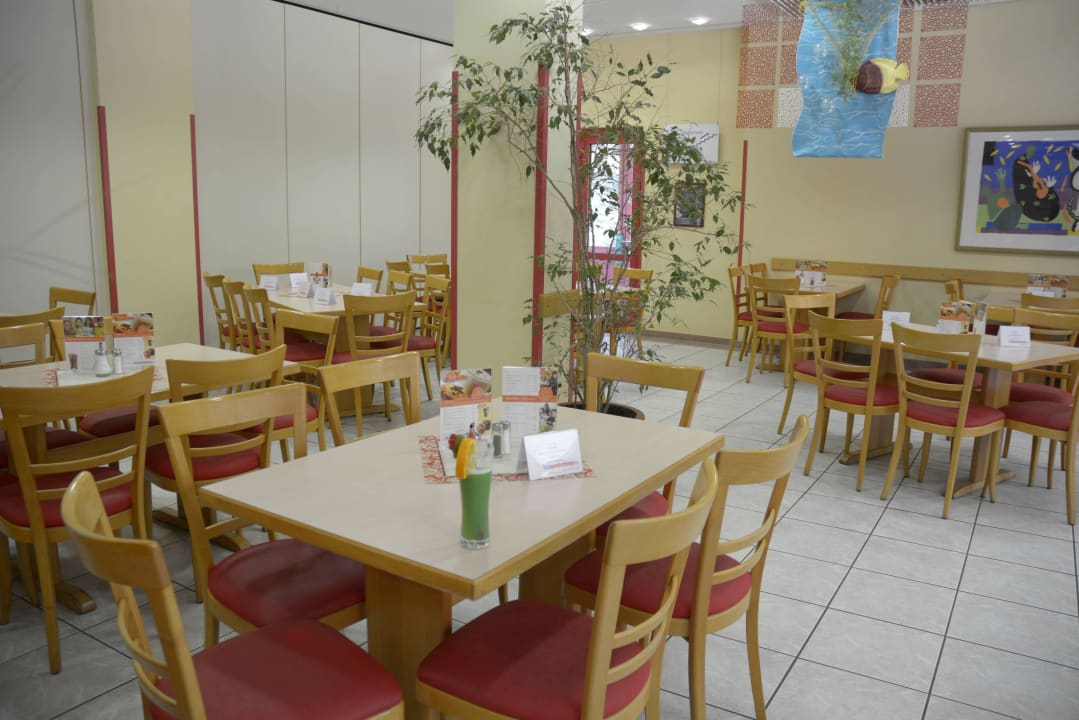 Speiseraum der Jugendherberge Saarbrücken Europa-Jugendherberge Saarbrücken