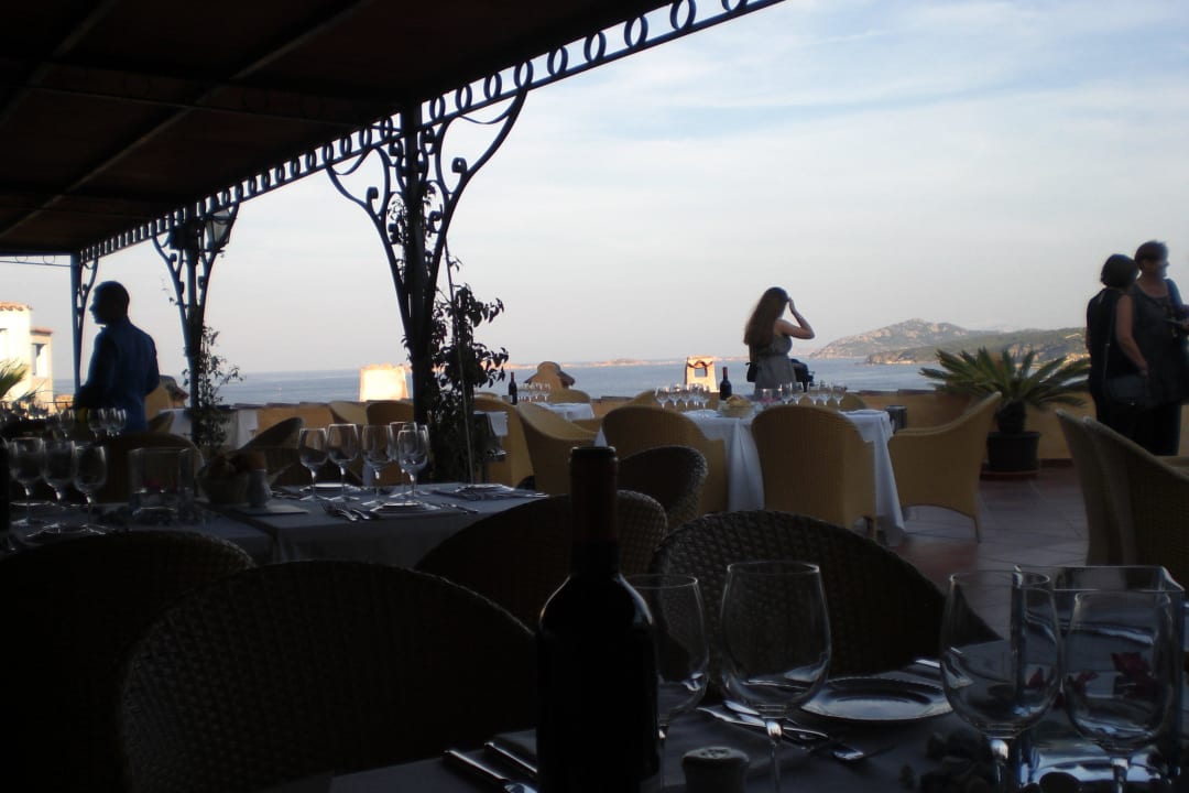Außenbereich des Colonna Restaurants Colonna Resort