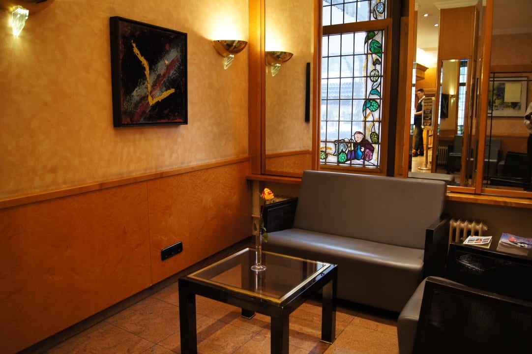 Sitzecke in der Lobby Berlin Plaza Hotel