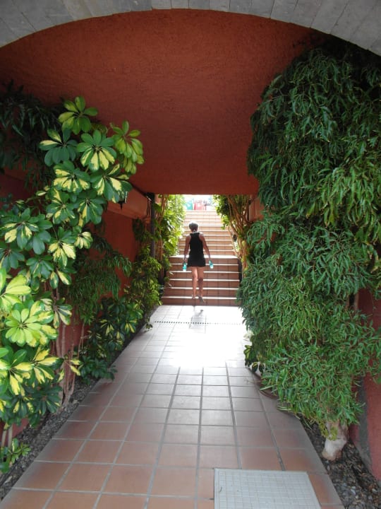 Durchgang zum Pool Suites & Villas by Dunas