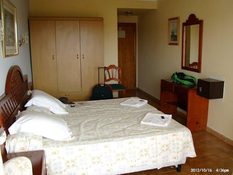 Unser Doppelzimmer, hinter dem Schrank, Badezimmer Bei Juan Playa Blanca