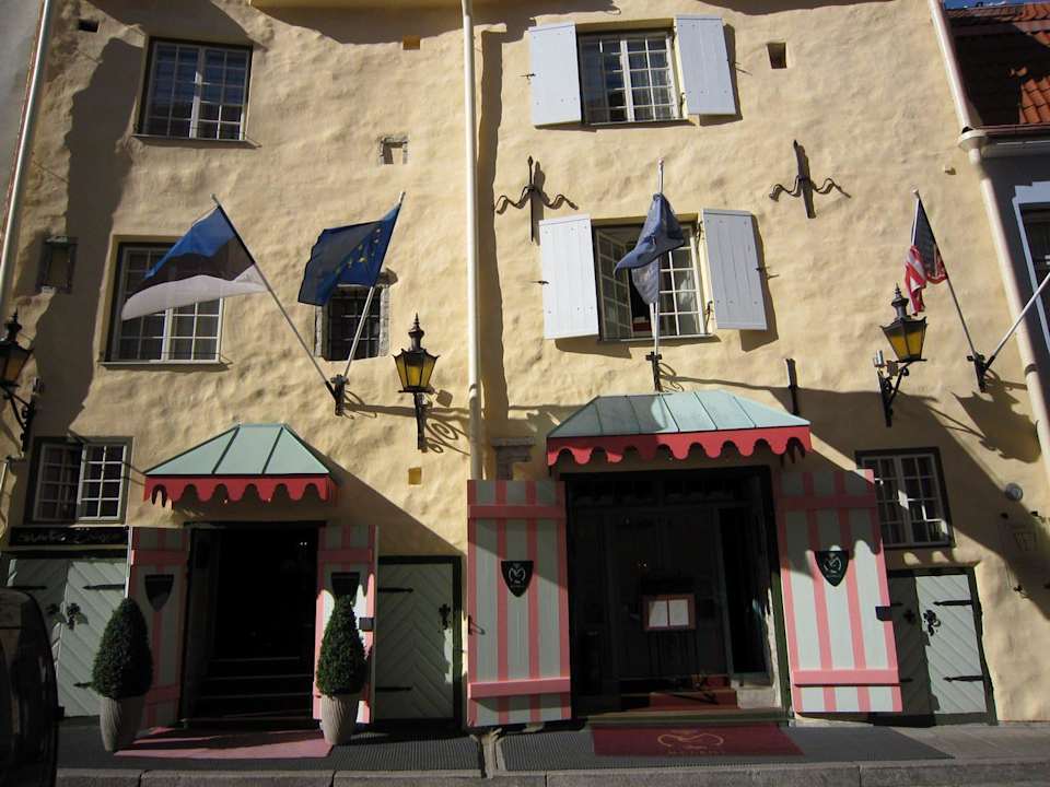 Entrance Schlössle Hotel