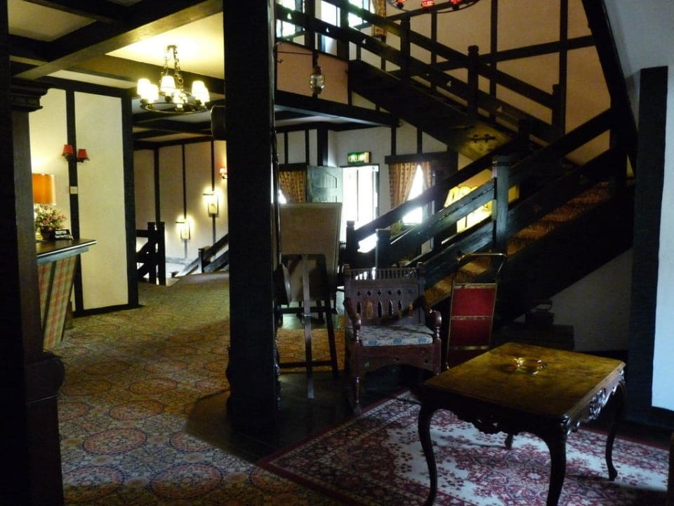 Stilvolles Treppenhaus und Lobby Hotel The Lakehouse