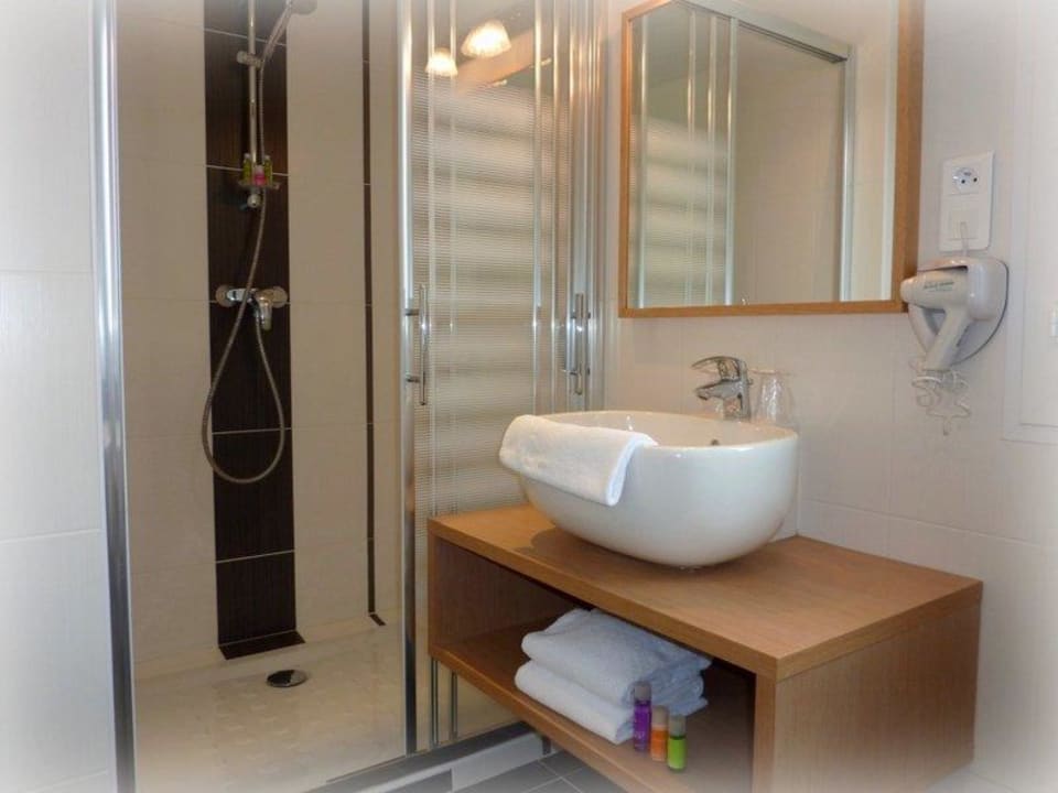 SALLE DE BAIN Hotel Citotel de la Vallee