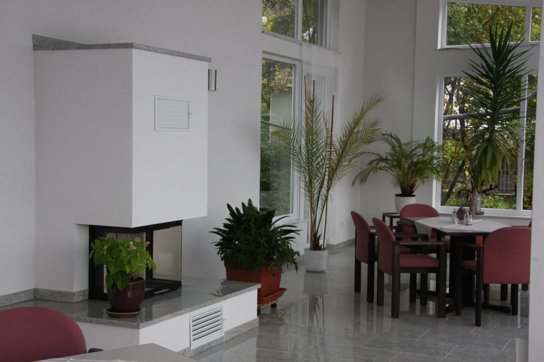 Wintergarten mit Kamin Hotel Sonnenrain