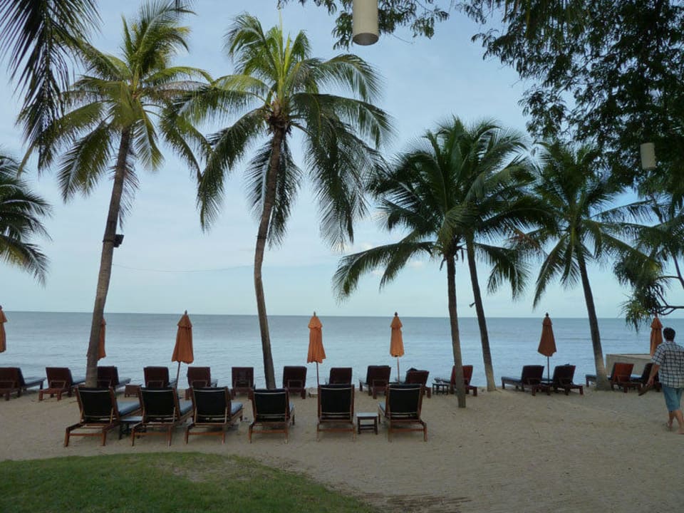 Liegen am Strand (auf mauer) Anantara Hua Hin Resort