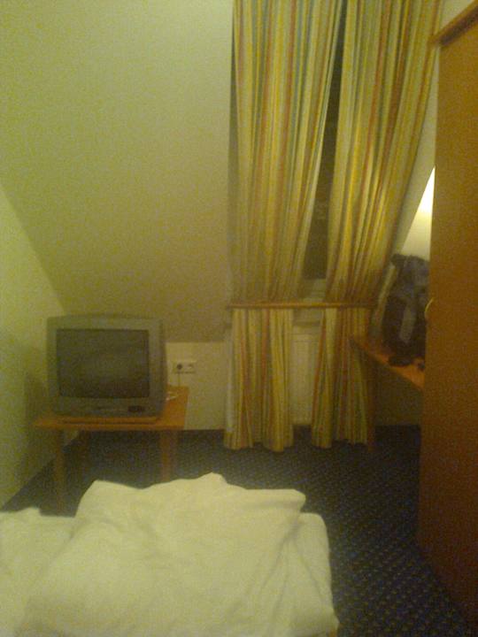 Zimmer1 Suite Hotel 900 m zur Oper