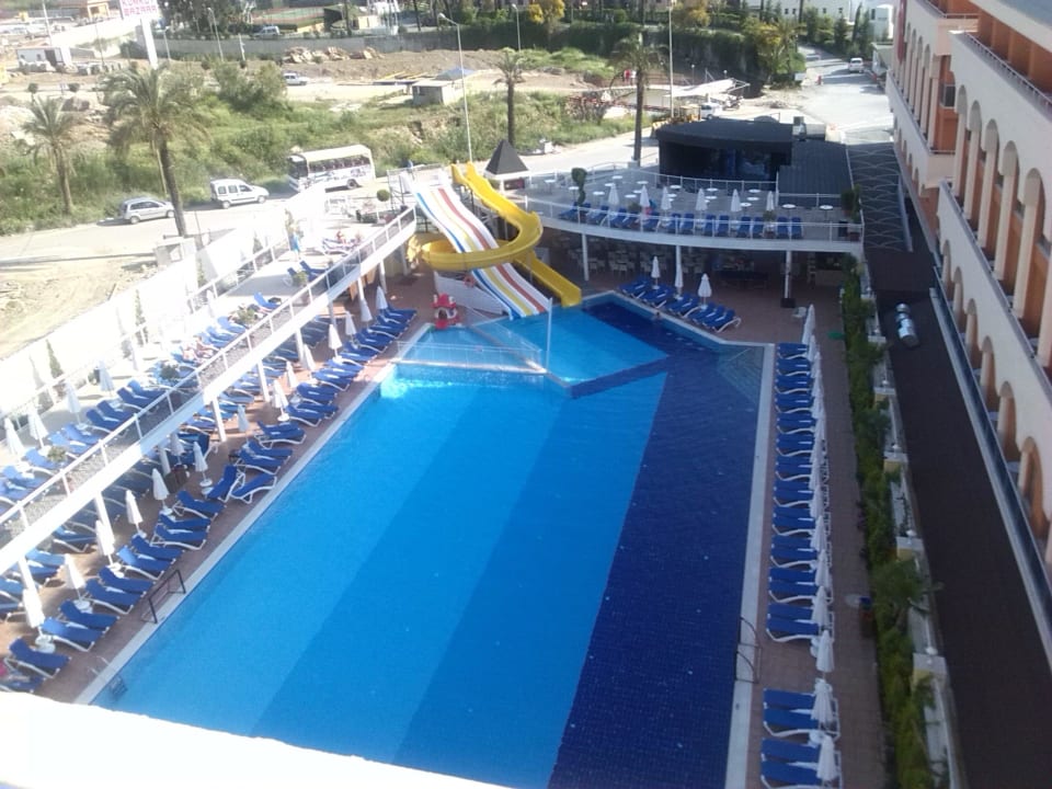 Blick zur Poolanlage Dream World Resort & Spa