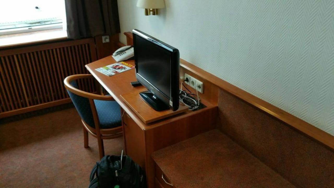 Schreibtisch mit TV Hotel Boulevard