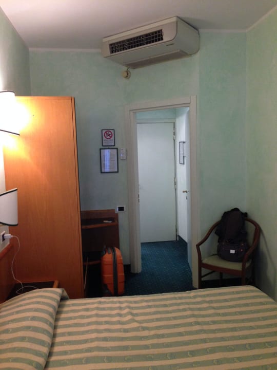 Zimmer 105 / 215 Hotel Flora