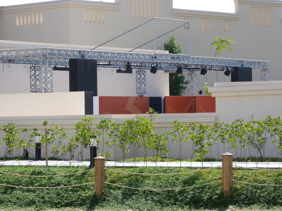 Animationstheater dirket gegenüber des Hotelzimmer Salalah Rotana Resort