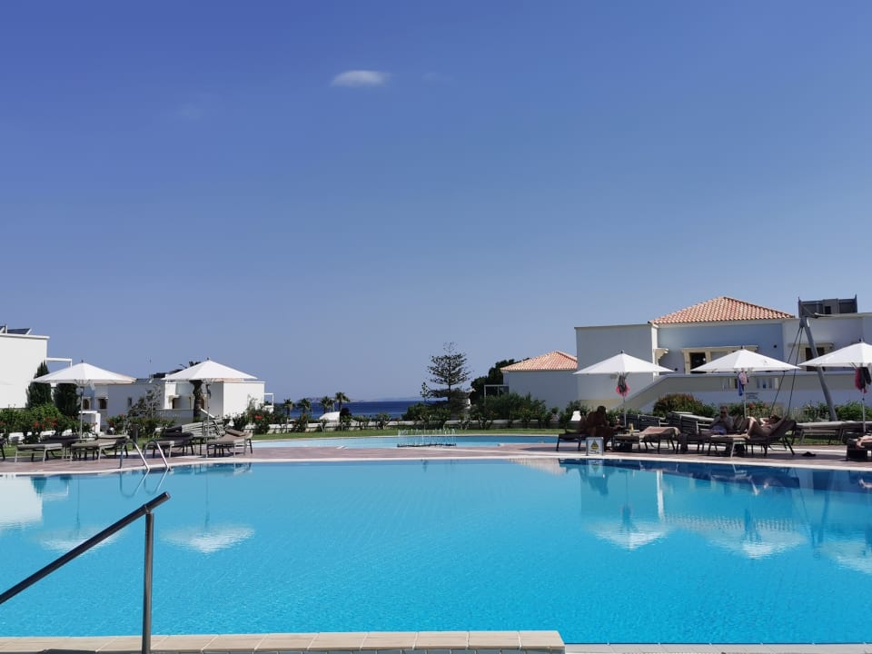 Pool Neptune Luxury Resort