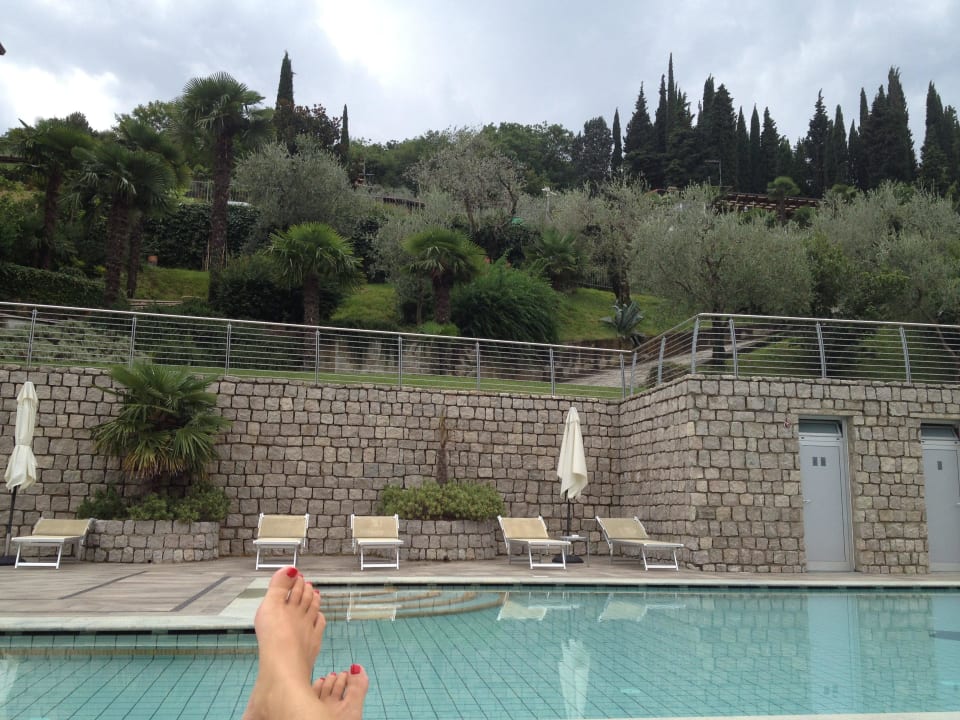 Blick über den Pool  Panoramic Hotel Benacus
