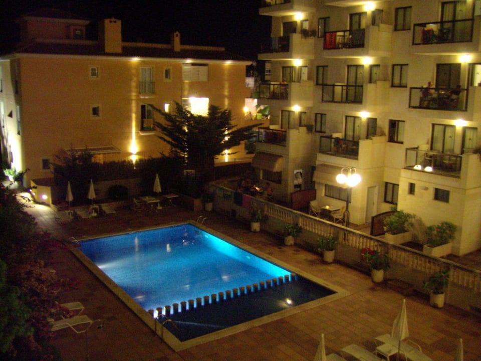 Pool bei Nacht Apartamentos Jade