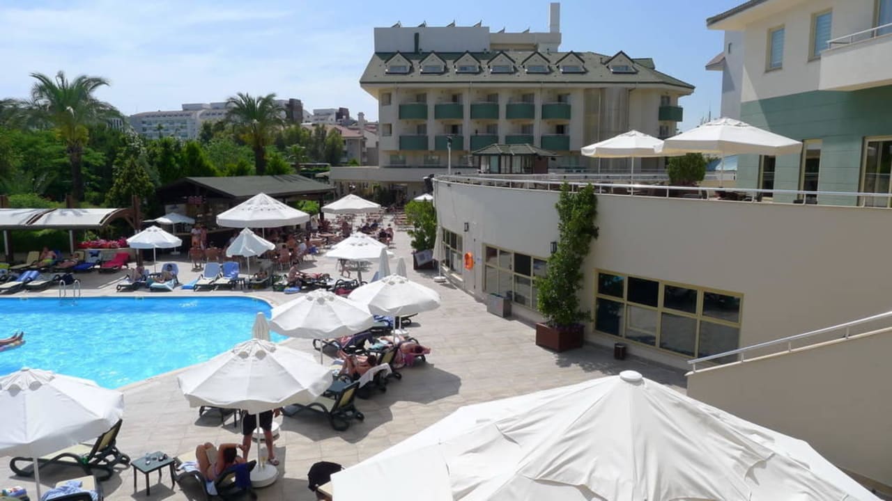 Pool Side Breeze Hotel