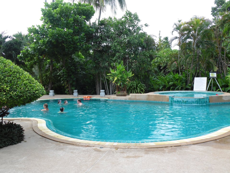 Der strandnahe Pool The Fair House Beach Resort