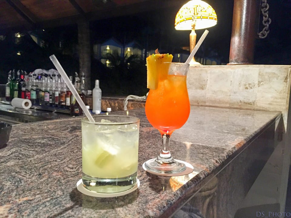 Cocktails an der Plazabar Majestic Colonial Punta Cana