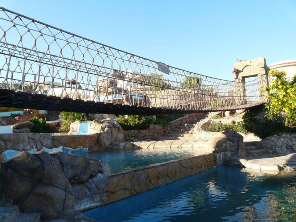 Kaskadowe baseny hotelu Hotel Hauza Beach Resort