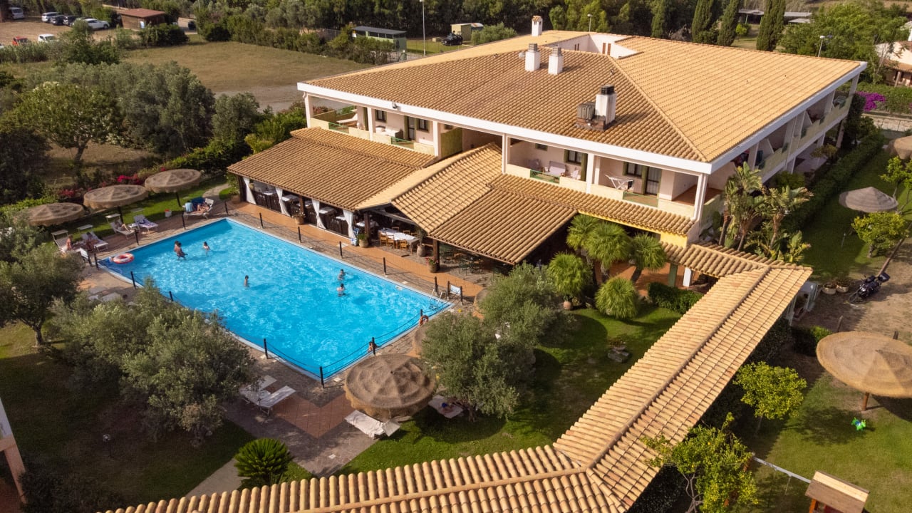 Außenansicht iH Hotels Villasimius Le Zagare Resort