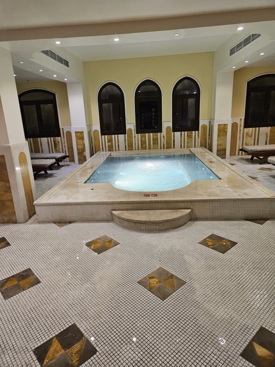 Pool The Cove Rotana Resort