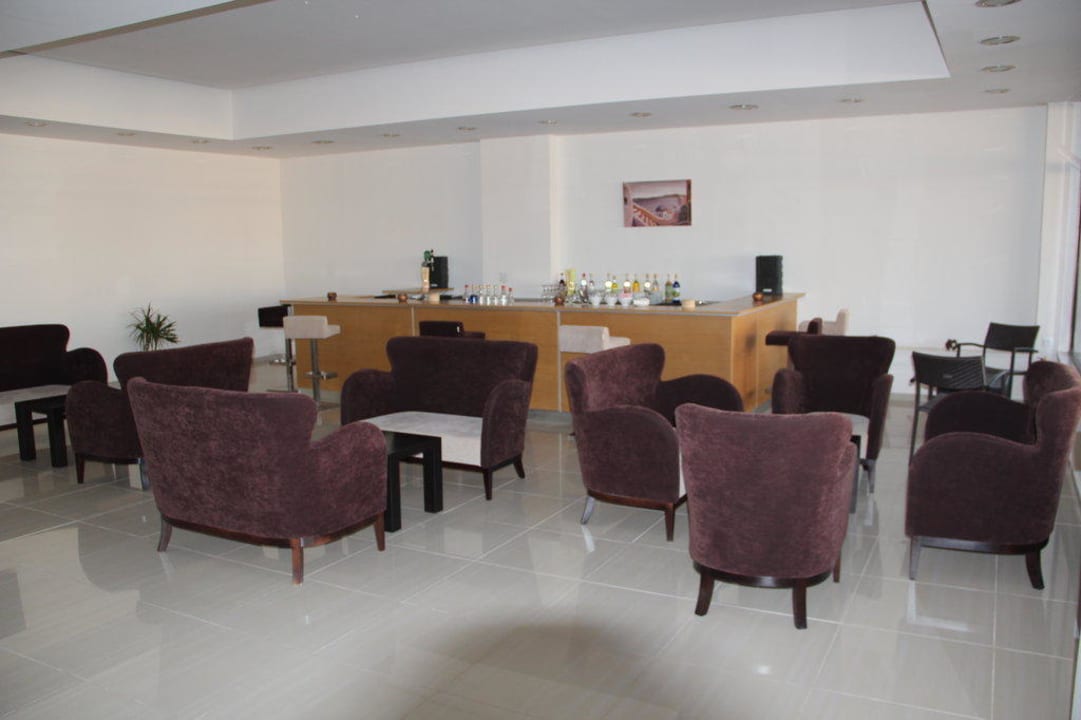 Bar innen nur im Winter offen Anavadia Hotel