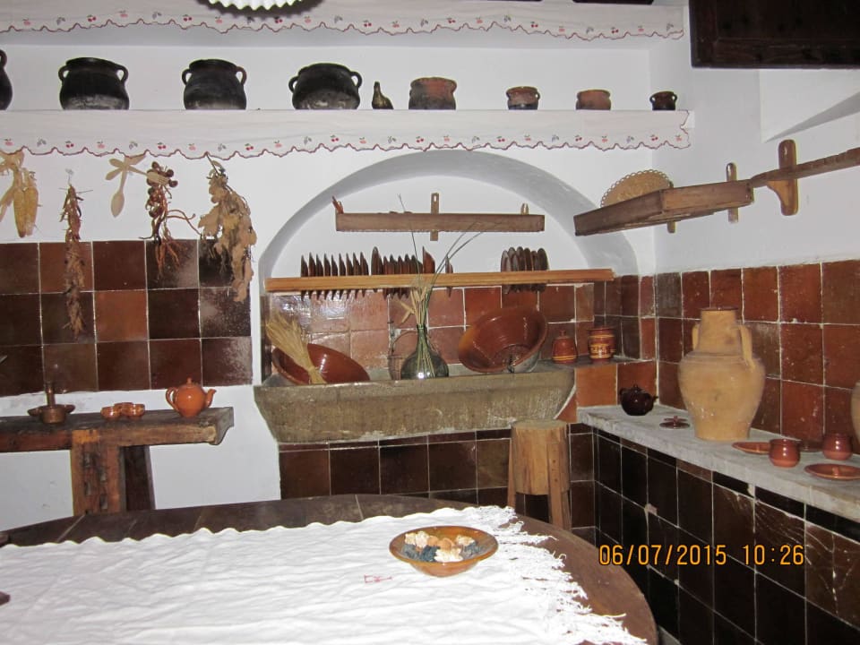Eine alte Küche neben der Lobby Petit Hotel Rural Son Jordá