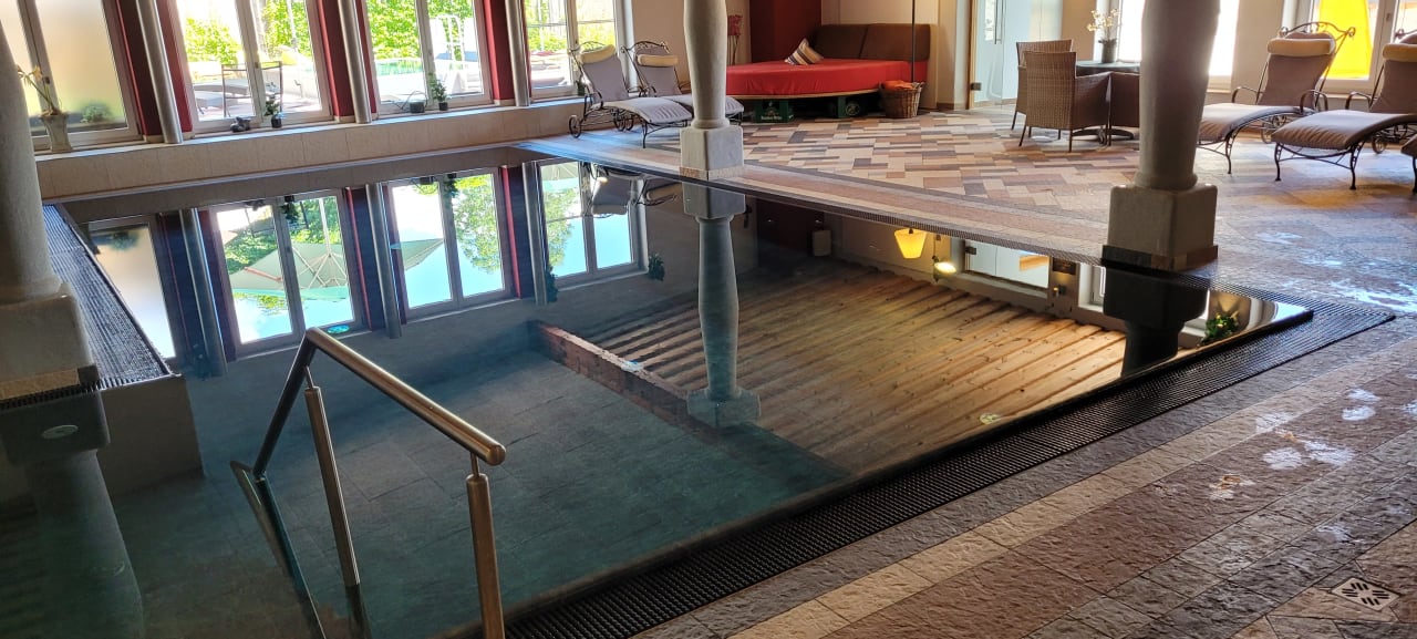 Pool 1. Bier & Wohlfühlhotel Gut Riedelsbach