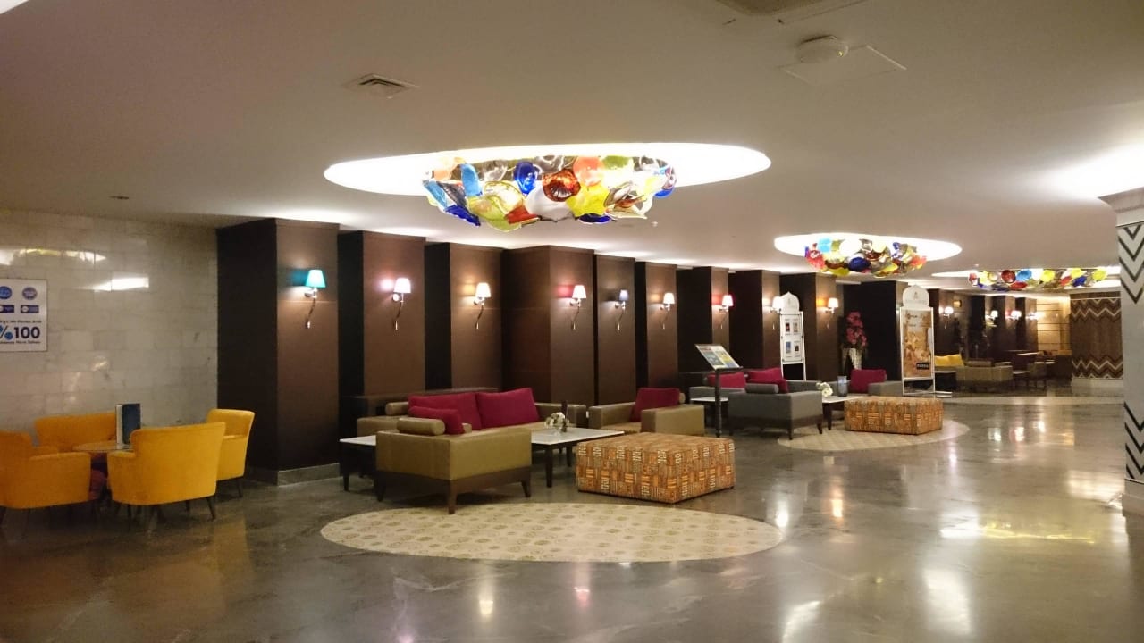 Lobby Royal Taj Mahal Hotel