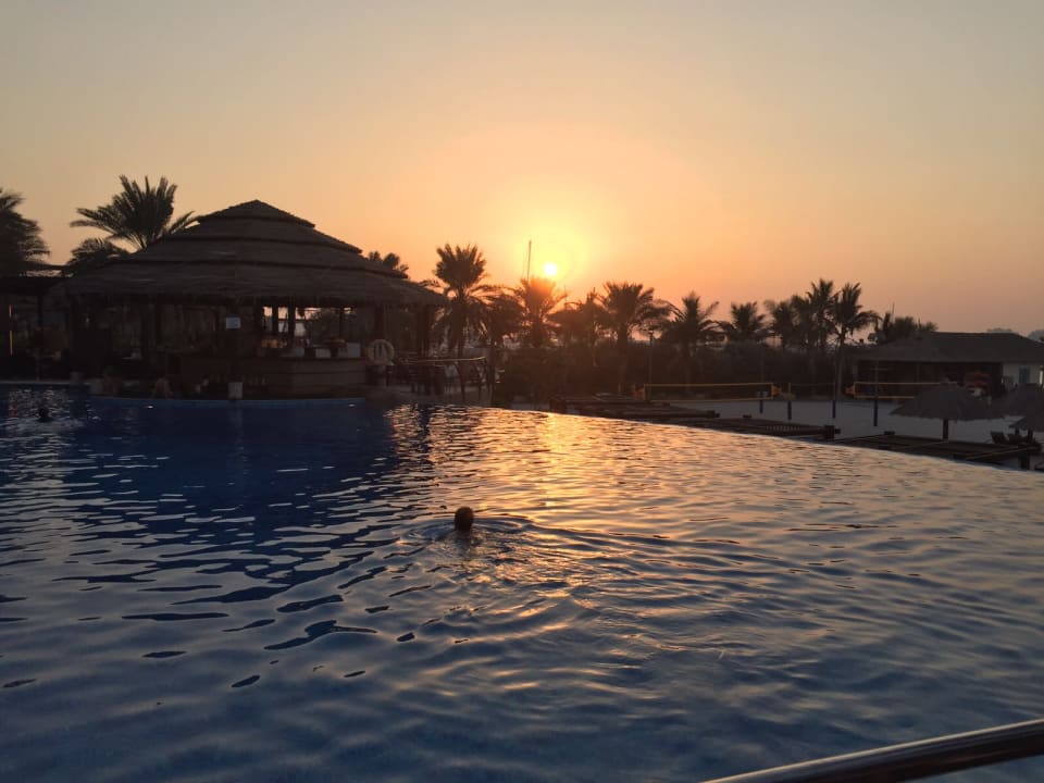 Pool Le Meridien Mina Seyahi Beach Resort & Waterpark