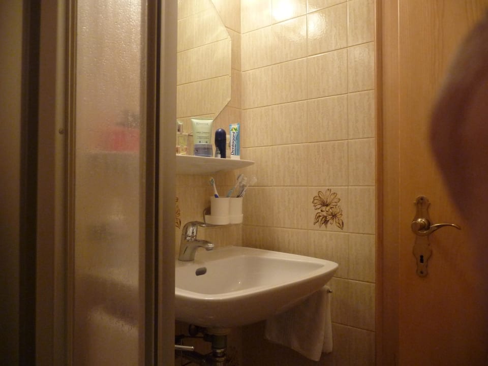 Das kleine Bad aus der anderen Perspektive Hotel Hubertusklause