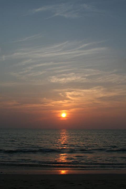 Sonnenuntergang am Hotel Strand Khaolak Orchid Beach Resort