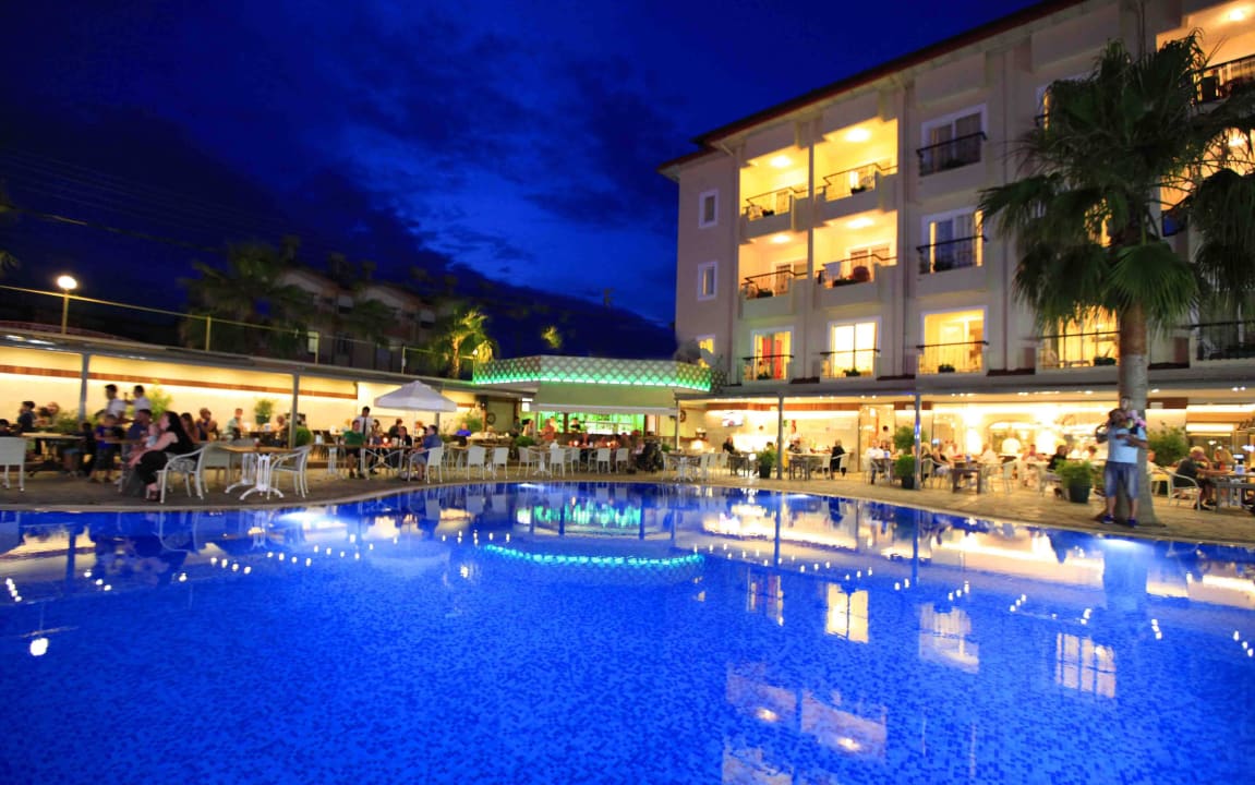 Bar by night Sun City Apartments