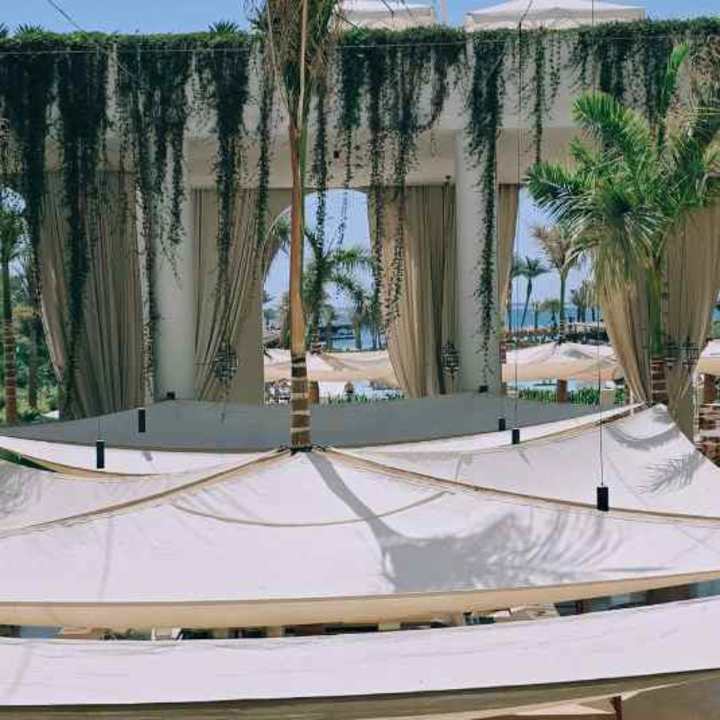 Gastro Serry Beach Resort