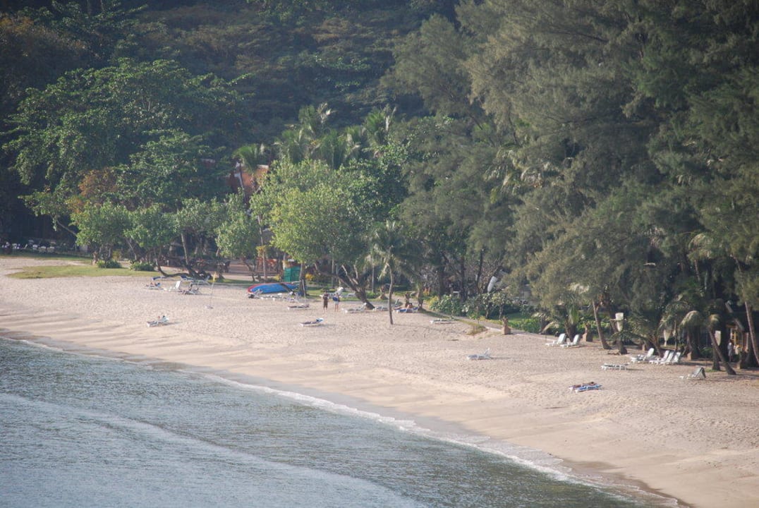 Blick auf den Hotelstrand Thavorn Beach Village Resort & Spa