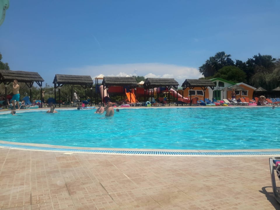Basen przy placu zabaw Kipriotis Village Resort