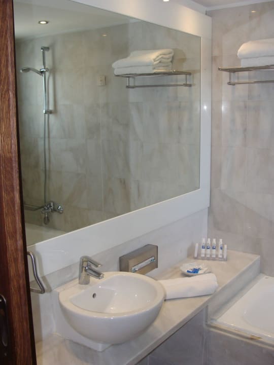 Bad mit 6.5 m2 Kontokali Bay Resort & Spa