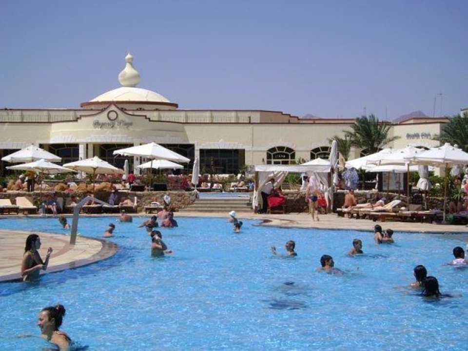 Бассейн с баром Regency Plaza Aqua Park & Spa