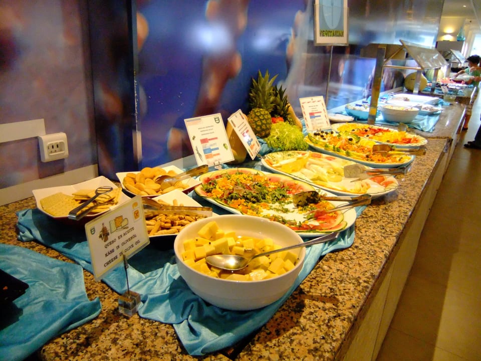 Reichhaltiges Abendbuffet Playa Esperanza Resort
