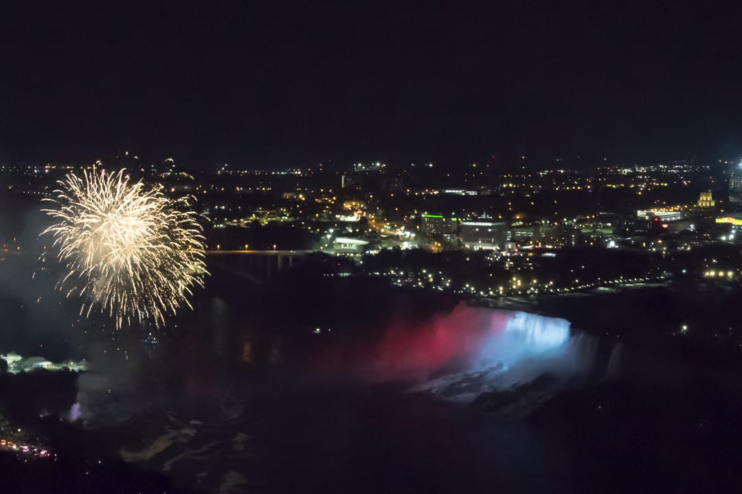 Ausblick Embassy Suites Hotel Niagara Falls / Fallsview