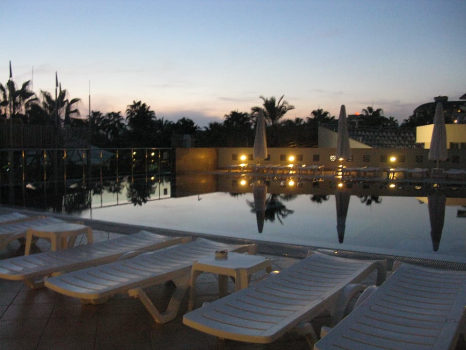 Ruhepool Abends Sealife Buket Resort & Beach