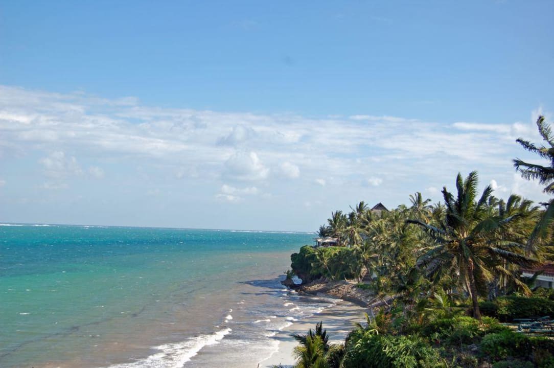 Blick von der Poolbar Bahari Beach Hotel
